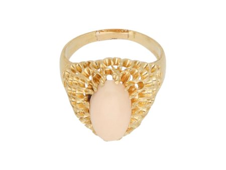 Anillo calado con coral en oro amarillo 18 kilates. on Sale