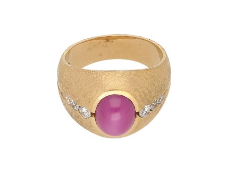 Anillo acanalado con diamantes y rubí estrella en oro amarillo 18 kilates. Online Hot Sale