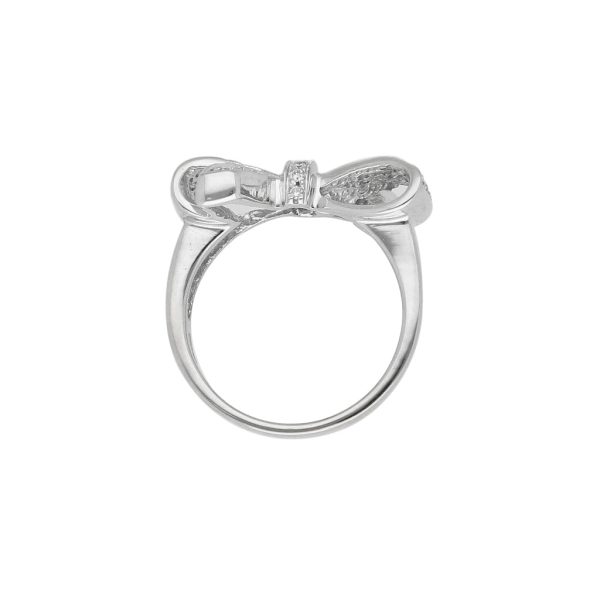 Anillo diseño especial con diamantes motivo moño en oro blanco 14 kilates. Online Hot Sale