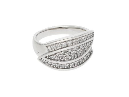 Anillo estilizado con diamantes en oro blanco 14 kilates. Supply