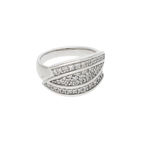 Anillo estilizado con diamantes en oro blanco 14 kilates. Supply