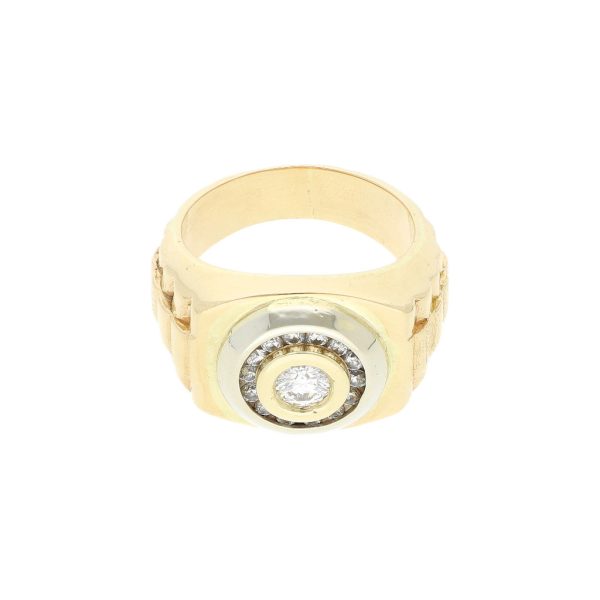 Anillo tipo sello con diamantes en oro amarillo 16 kilates. For Sale