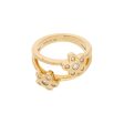 Anillo estilizado motivo flores con diamantes en oro amarillo 18 kilates. Fashion