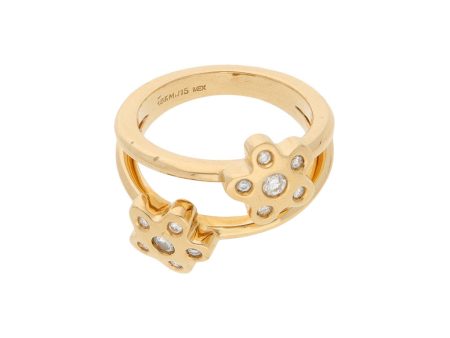 Anillo estilizado motivo flores con diamantes en oro amarillo 18 kilates. Fashion