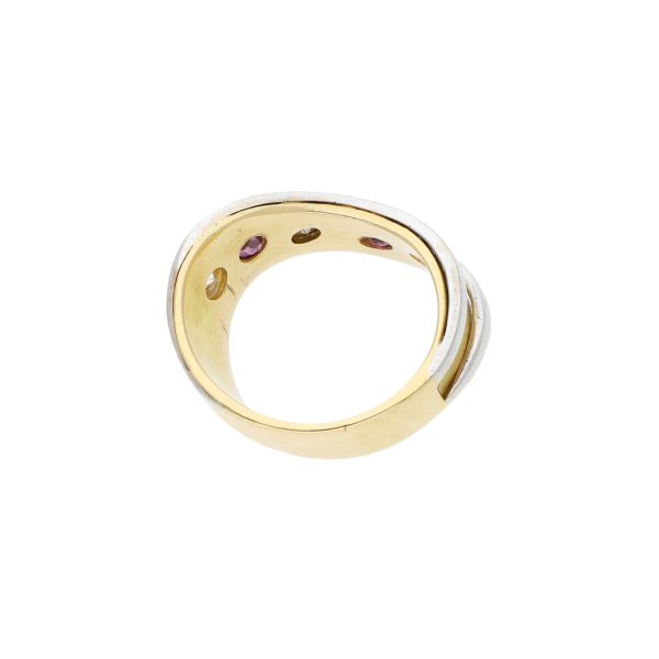 Anillo estilizado con diamantes y sintéticos en oro amarillo 18 kilates. Online