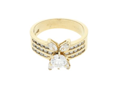 Anillo estilizado con circonias en oro amarillo 14 kilates. For Discount