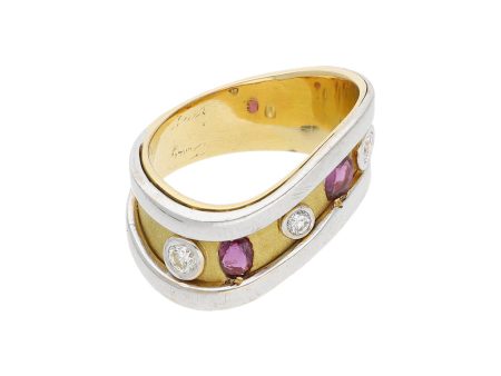 Anillo estilizado con diamantes y sintéticos en oro amarillo 18 kilates. Online